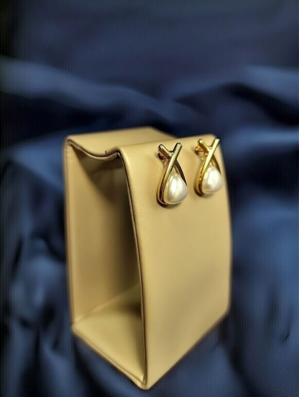 The Aurelia: Intertwined Gold & Pearl Studs