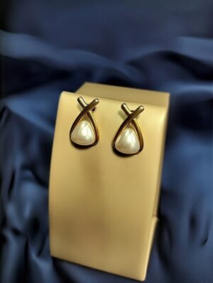 The Aurelia: Intertwined Gold & Pearl Studs