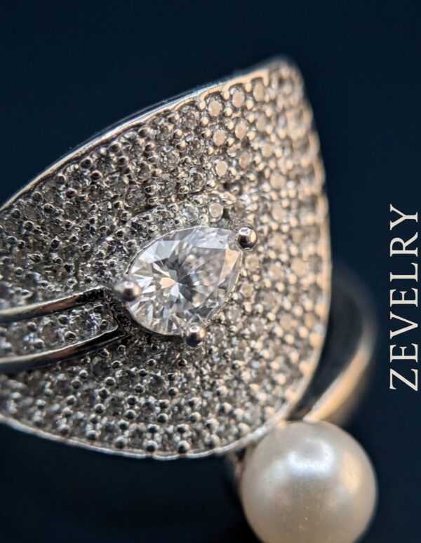 Zevelry-Iris-Pearl-Statement-Ring-Ring-Close-up