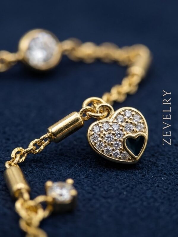 Gold Heart Charm Bracelet for Women Elegant Zircon Bracelet ZEVELRY Close up Gold-Heart-Charm-Bracelet-for-Women-Elegant-Zircon-Bracelet-ZEVELRY-Main